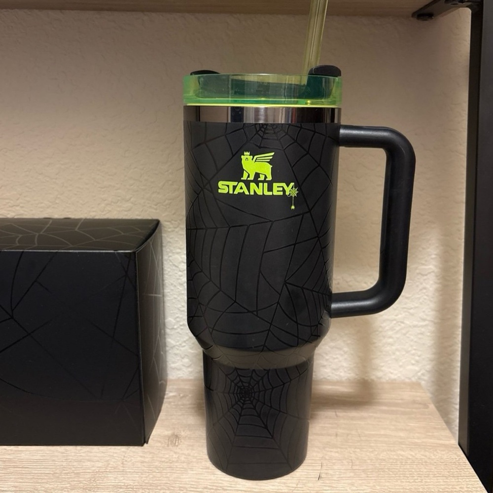 Stanley 40oz Spiderweb Halloween Quencher